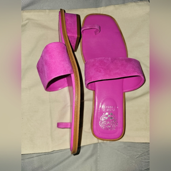 Like new Vince Camuto Toe Loop Heeled Sandals - Yelinda FIREBALL FUSHIA SIZE 10 - Picture 3 of 5